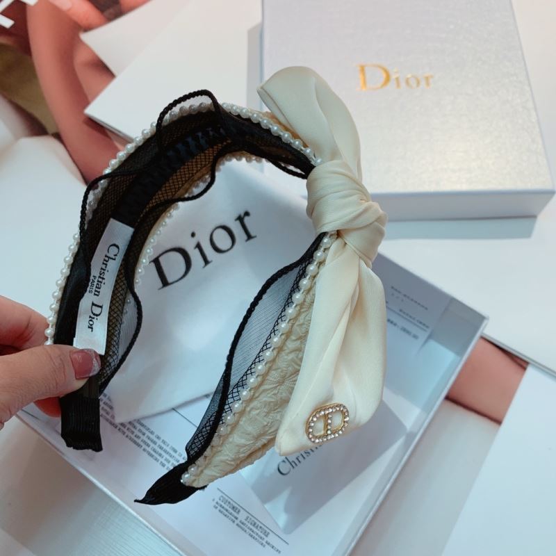 CHRISTIAN DIOR